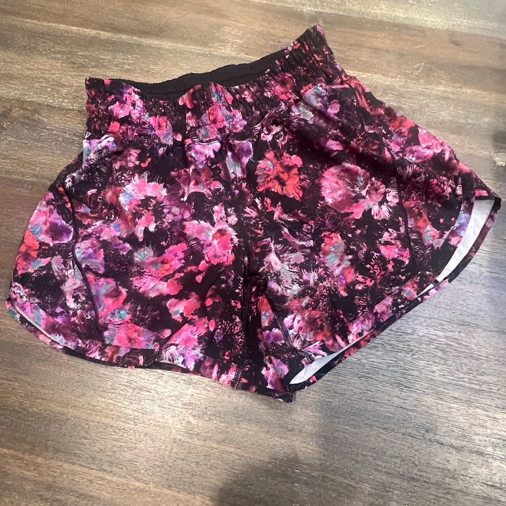 Lululemon Tracker LR Short 4” *Lined Fluoro Floral Multi Sz 6 EUC